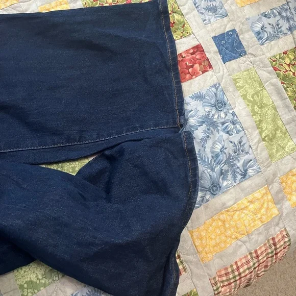 Boot cut full panel maternity jeans from Old Navy - Picture 5 of 8